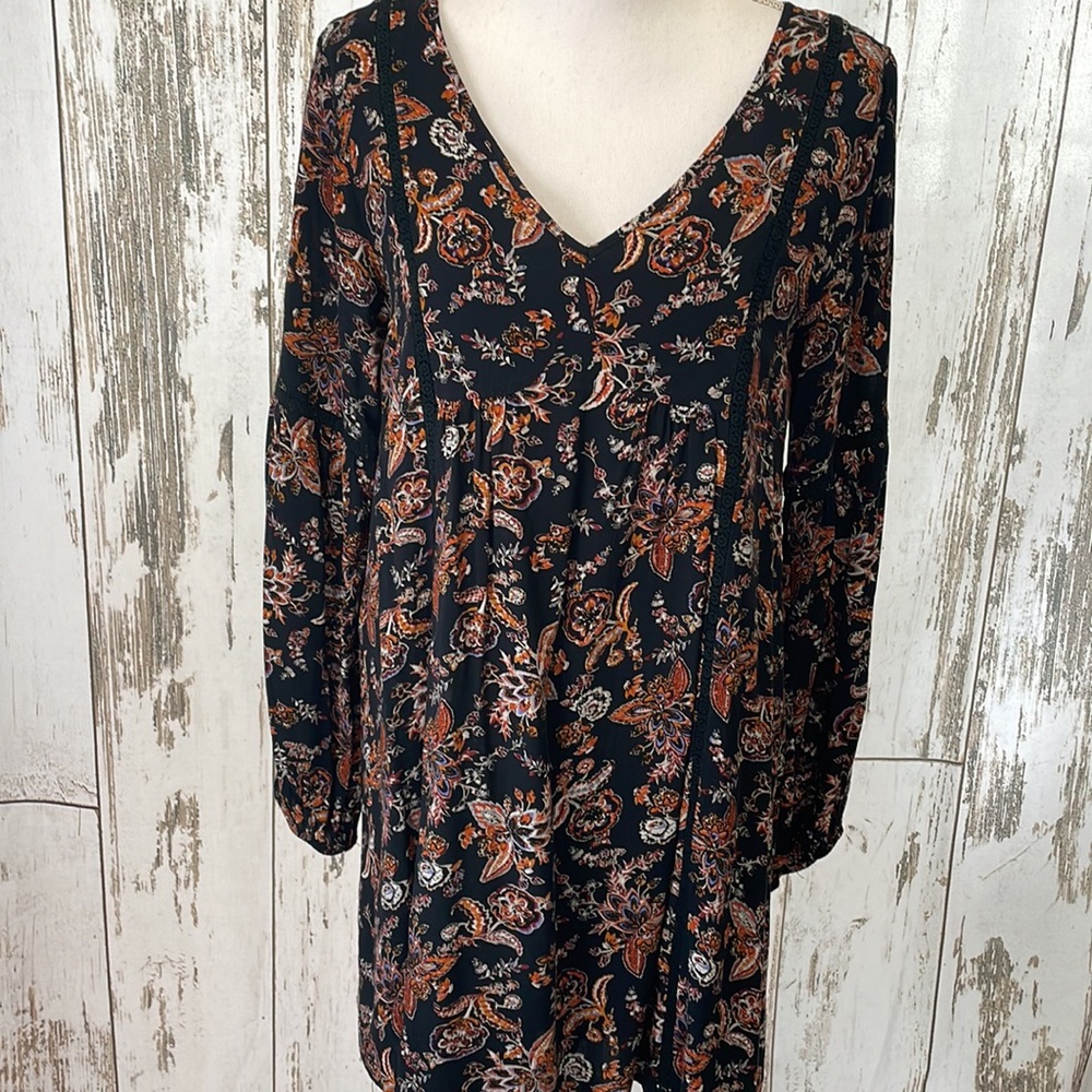 Paper Crane Black With Rust and White Floral Design Tunic Size Med.